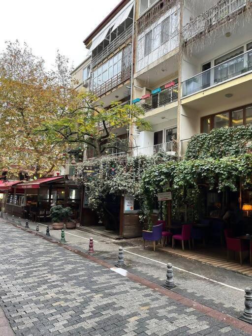 House In The Center Of Kadikoy Lägenhet Istanbul Exteriör bild