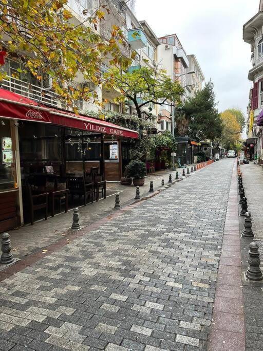 House In The Center Of Kadikoy Lägenhet Istanbul Exteriör bild